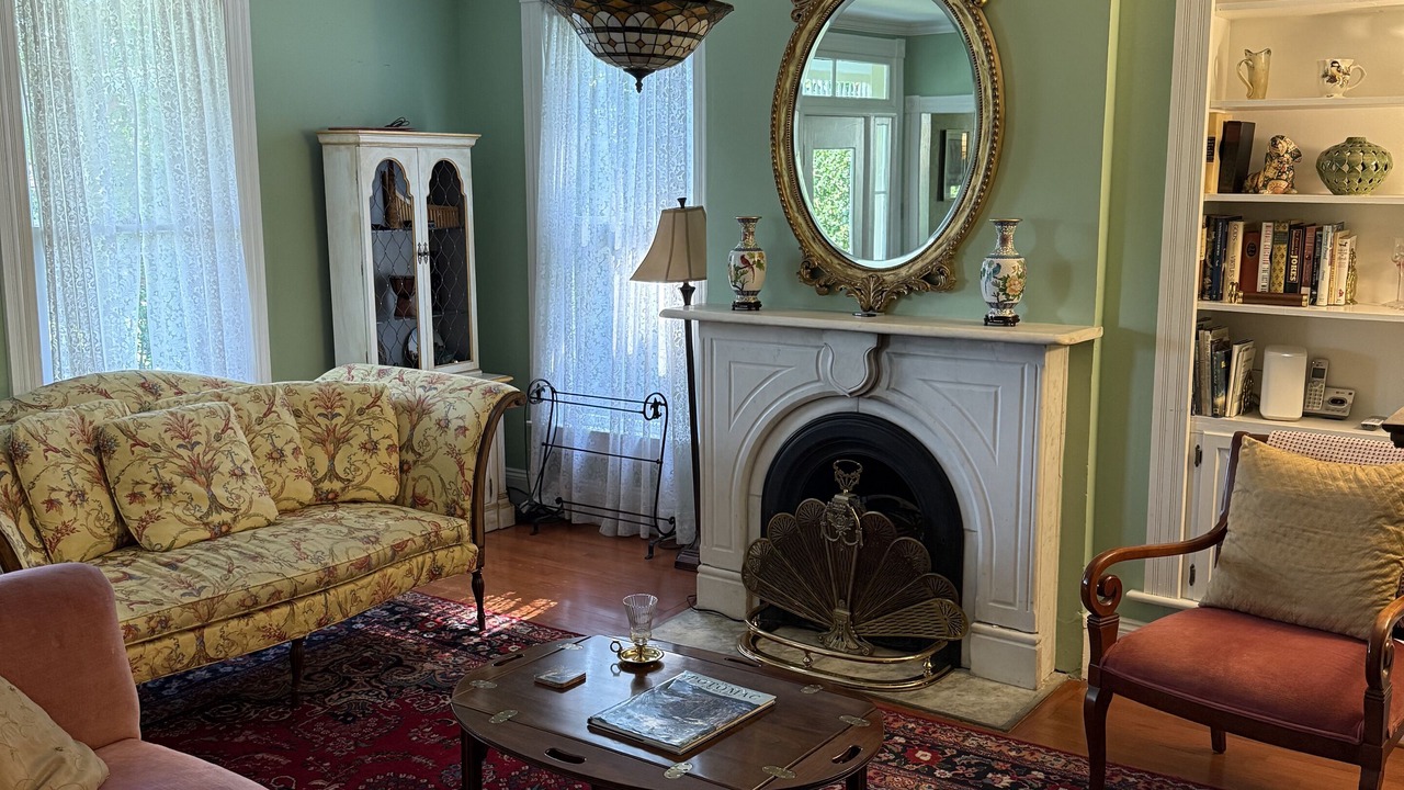 Photo of Livingroom in Harpers Ferry