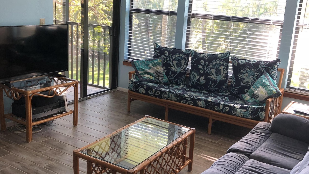 Photo of Livingroom in Bokeelia