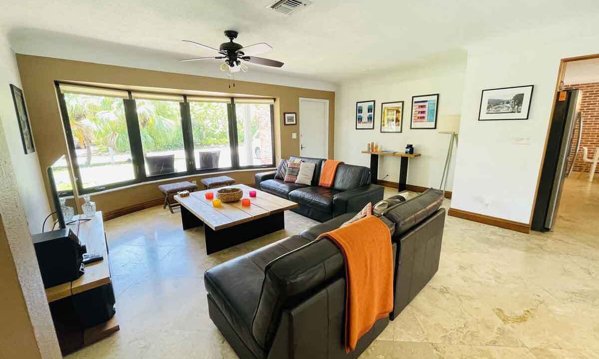 Photo of Livingroom in Coral Ridge Isles
