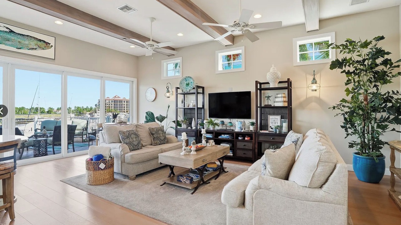 Photo of Livingroom in Cape Harbour
