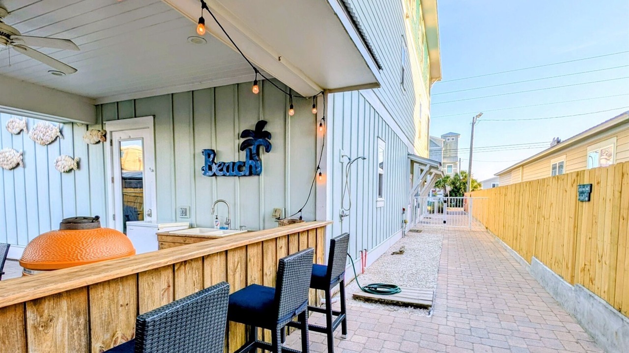 Photo of Patio Balcony in Kiska Beach