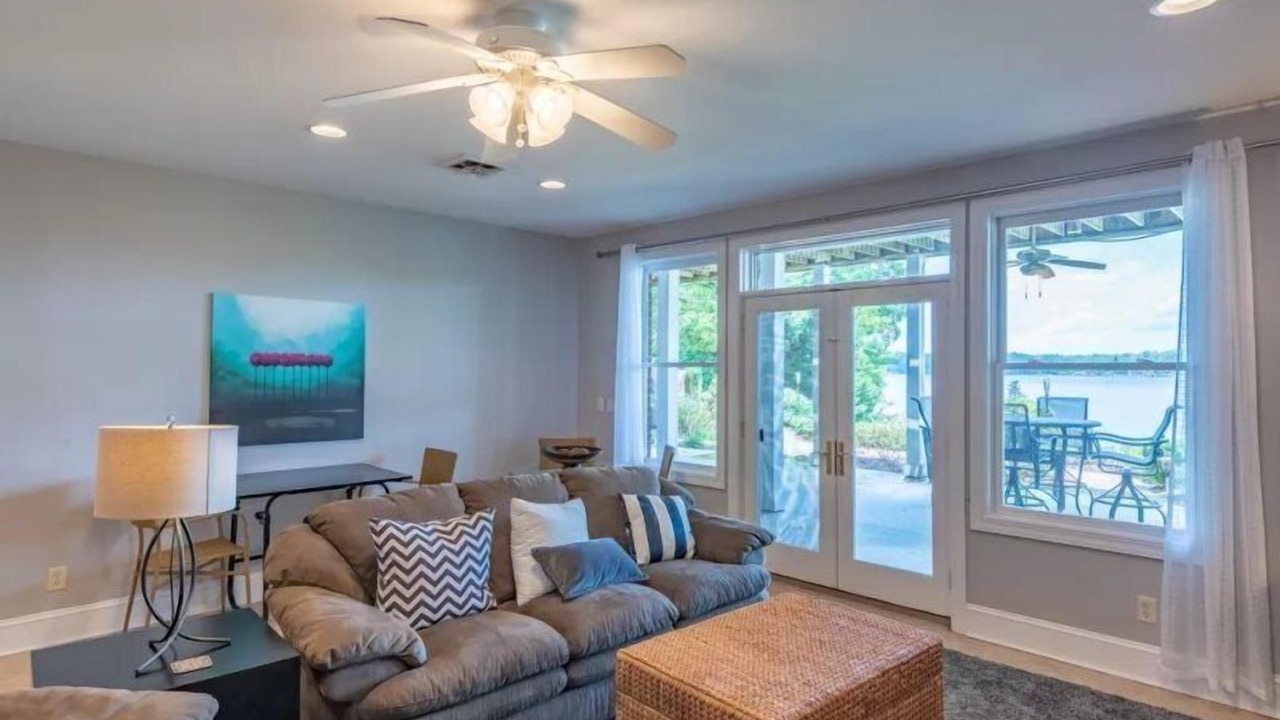 Photo of Livingroom in Olde Ferry Estates