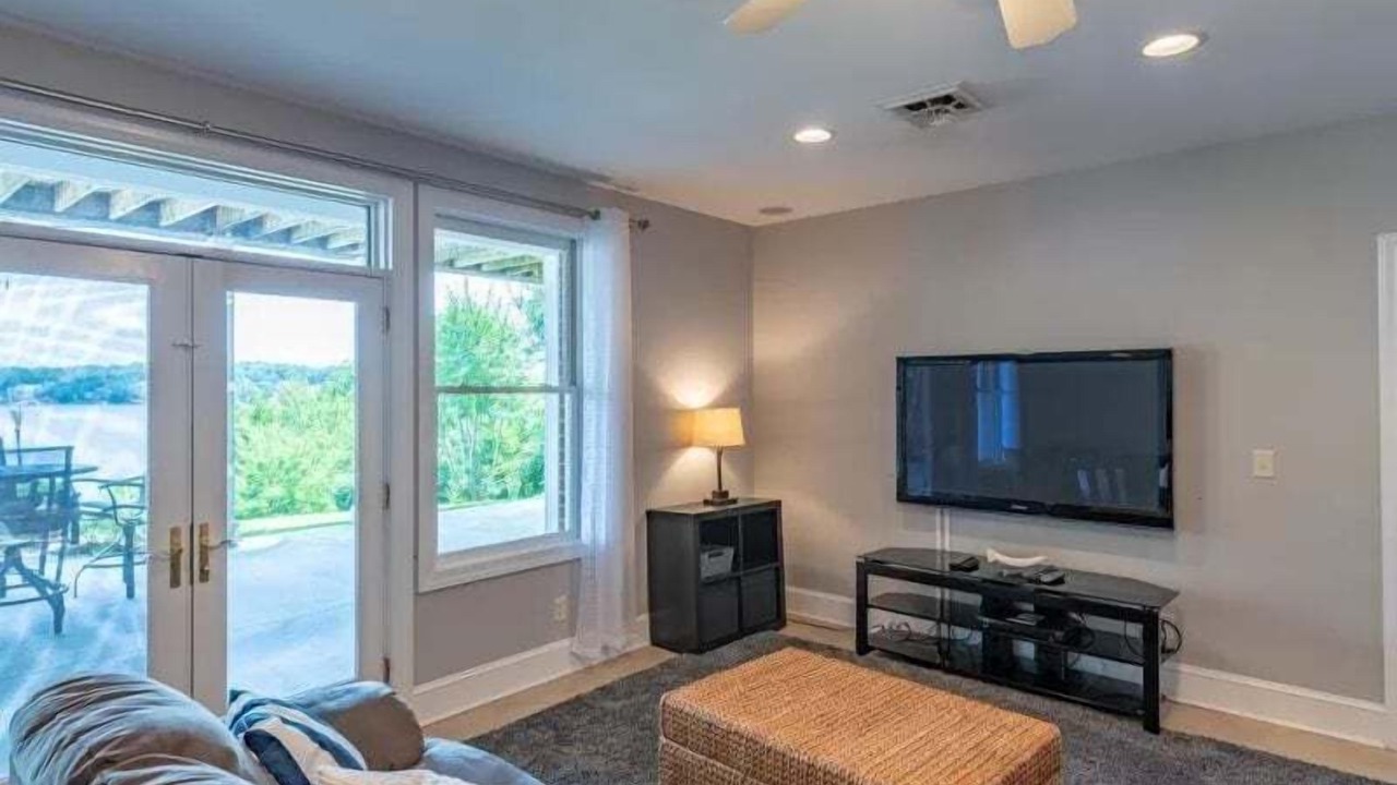 Photo of Livingroom in Olde Ferry Estates