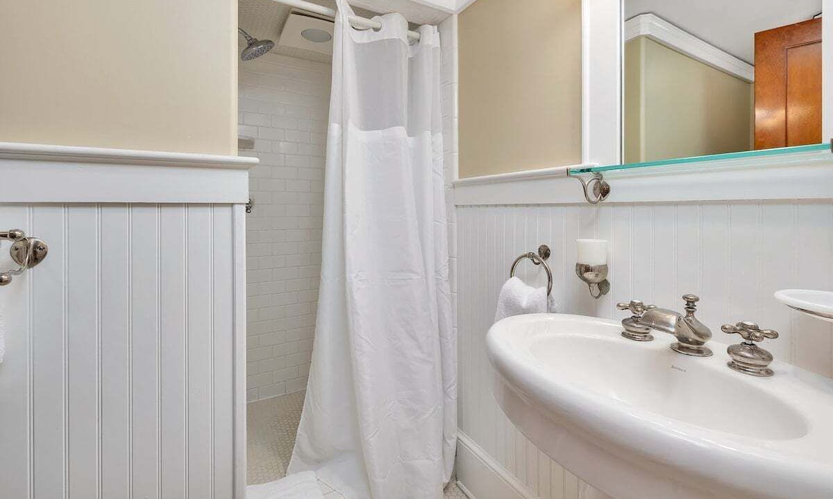 Photo of Bathroom in Saint Simons Island