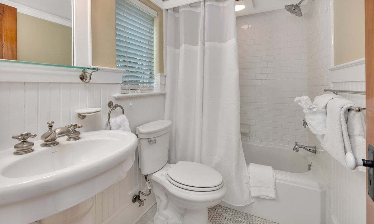Photo of Bathroom in Saint Simons Island