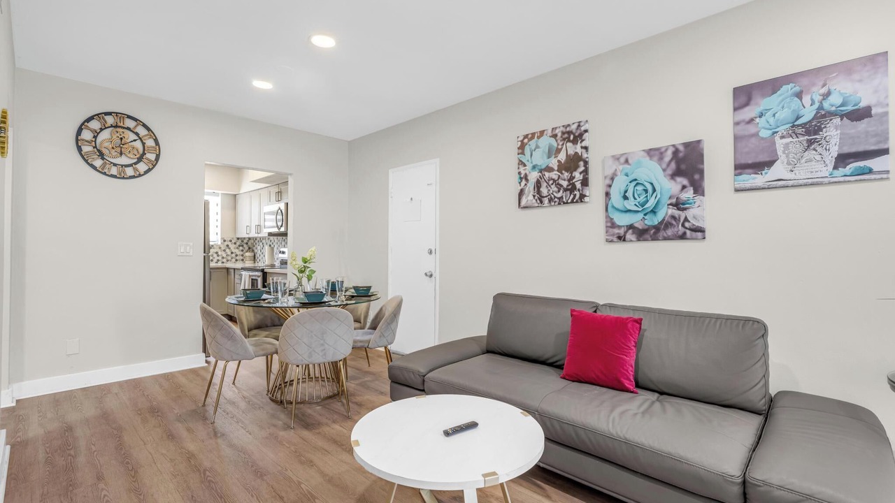 Photo of Livingroom in Bay Harbor Islands