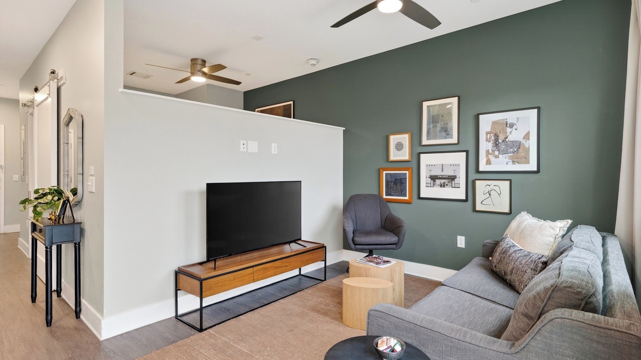Photo of Livingroom in Hillsboro Village