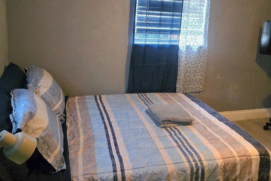 Photo of Bedroom in Lauderhill