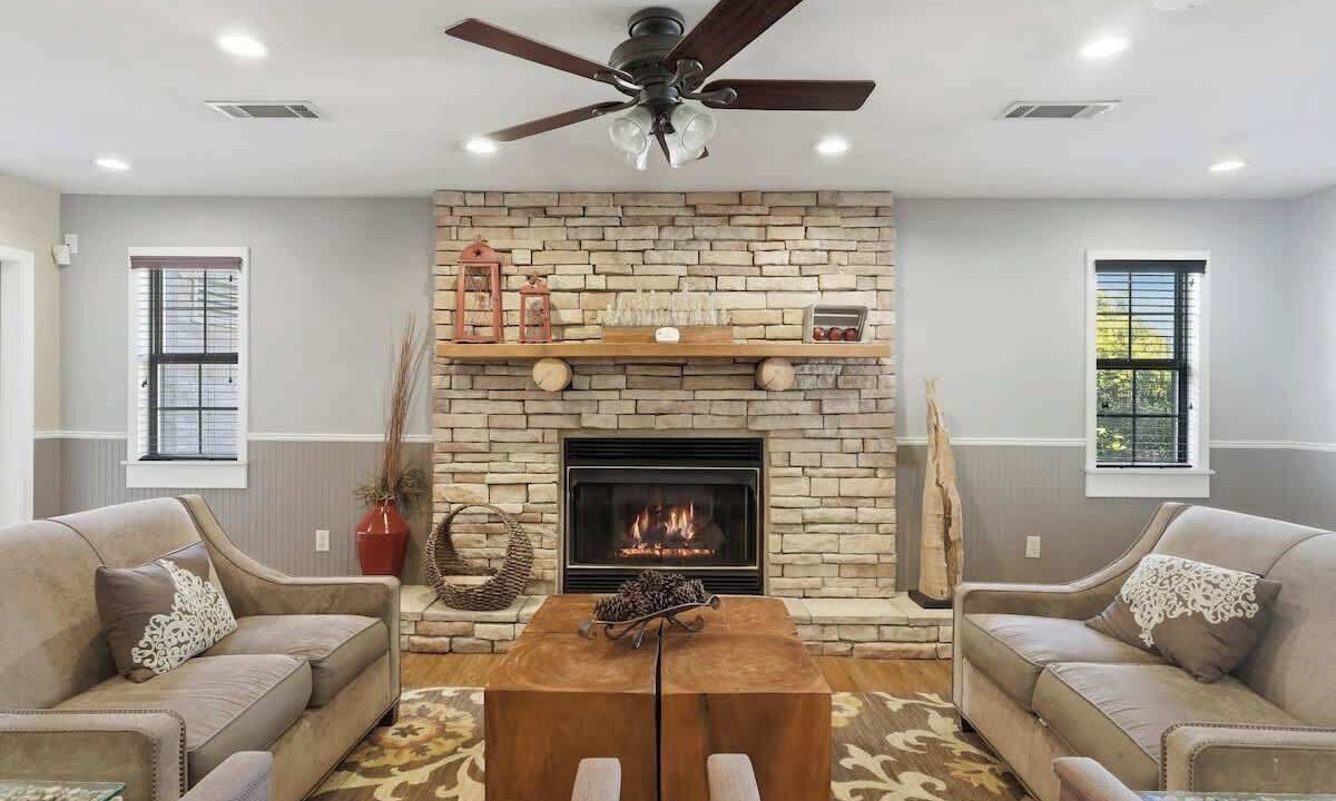 Photo of Livingroom in Clarkesville