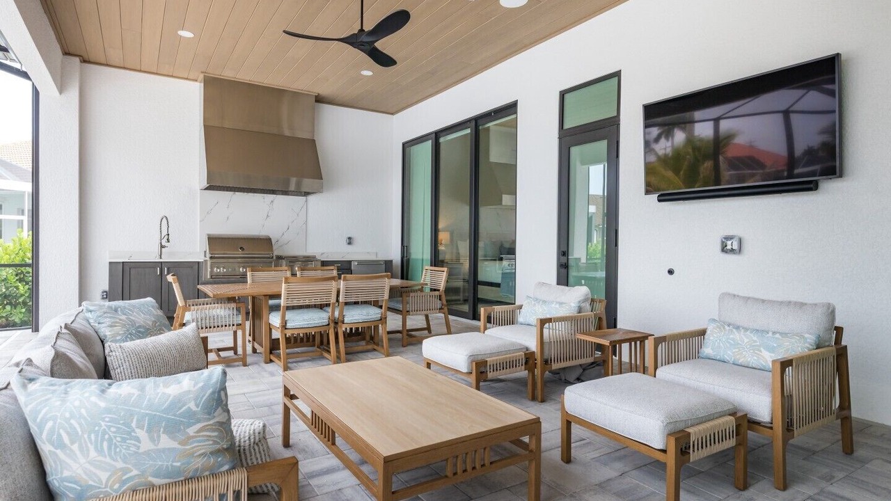 Photo of Outdoor in Pelican