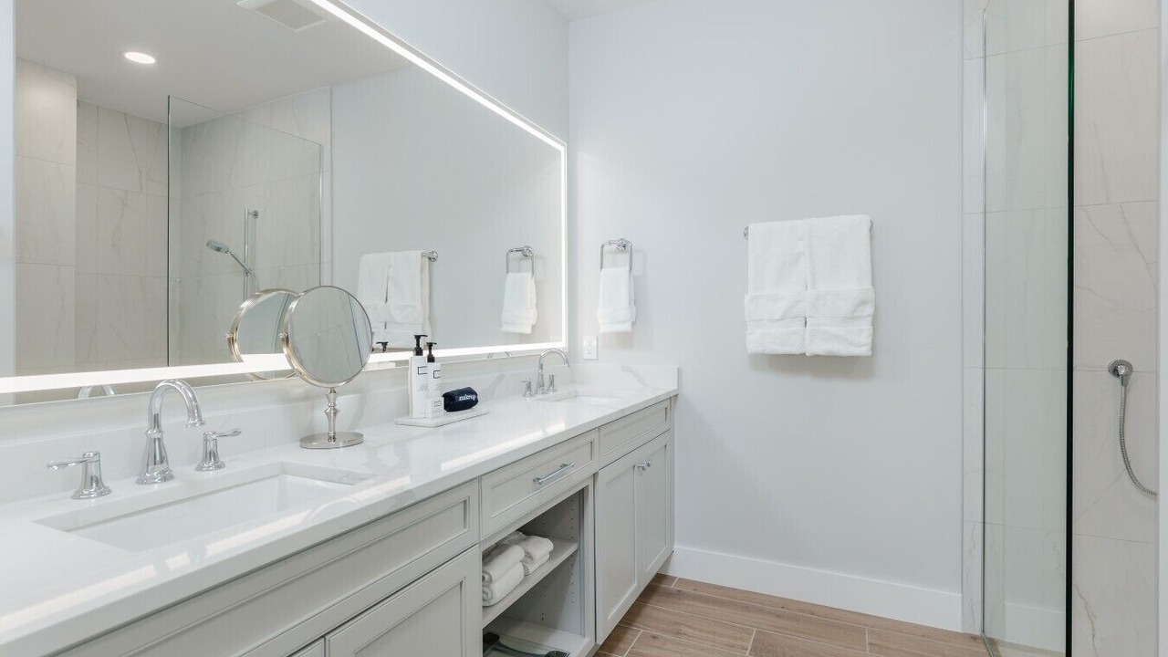 Photo of Bathroom in Pelican