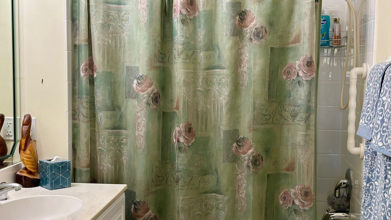 Photo of Bathroom in Pelican