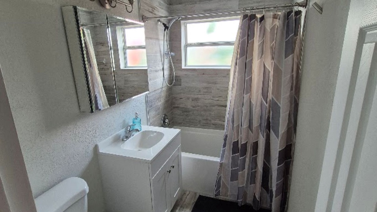 Photo of Bathroom in Edgewater