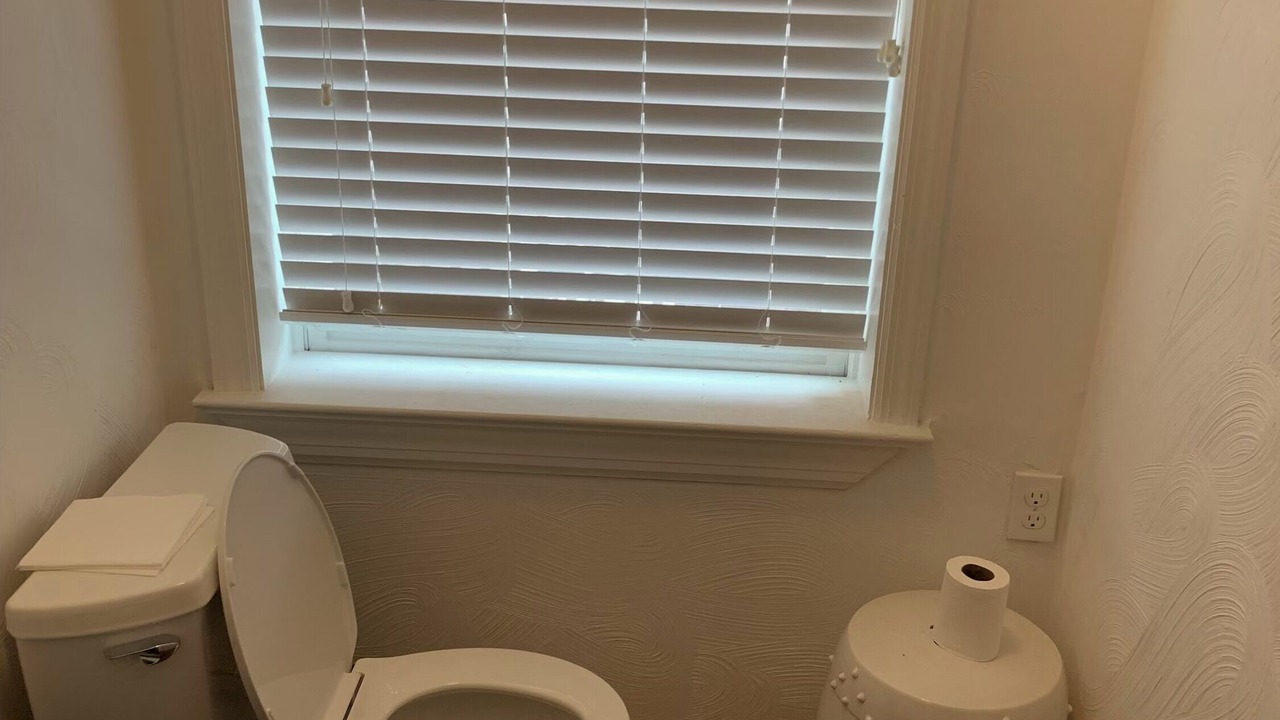 Photo of Bathroom in Downtown Pittsburgh