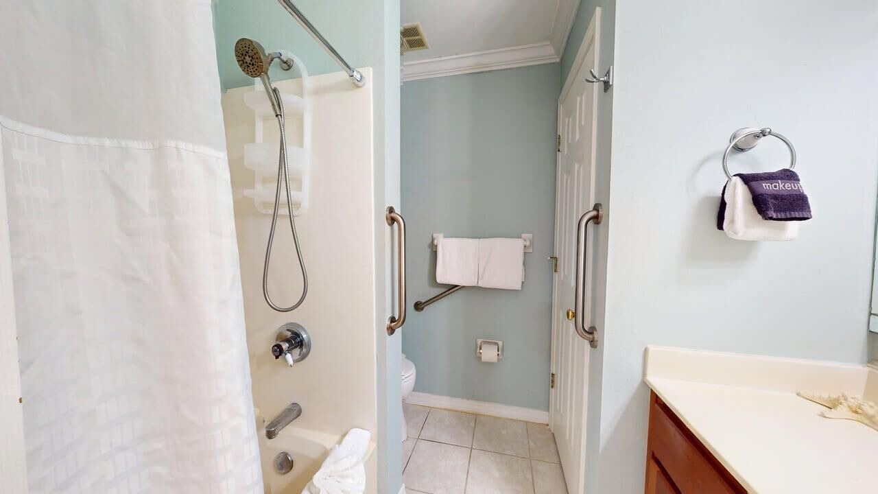 Photo of Bathroom in Gulf Pines