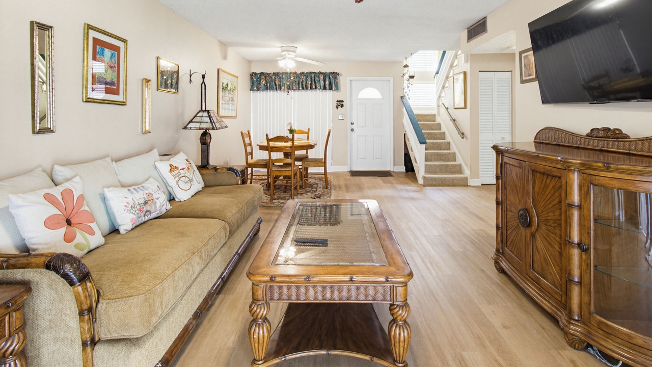 Photo of Livingroom in Ludlam