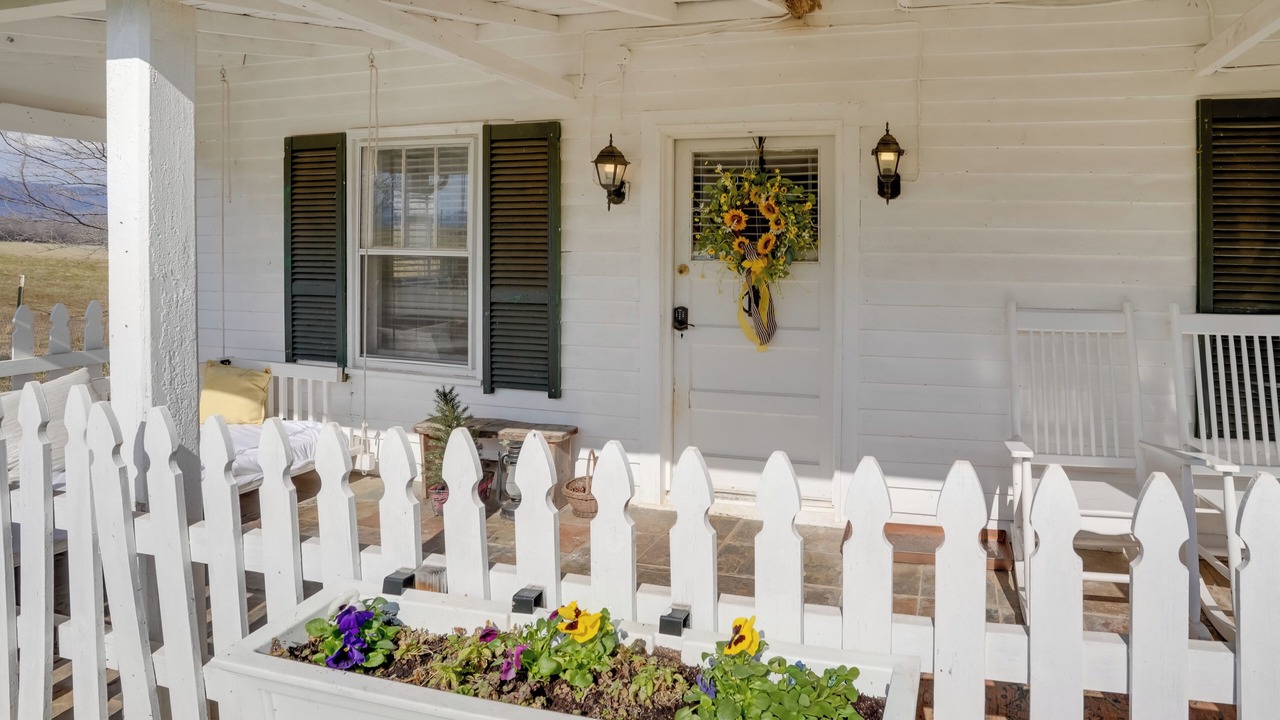 Photo of Patio Balcony in Clifford