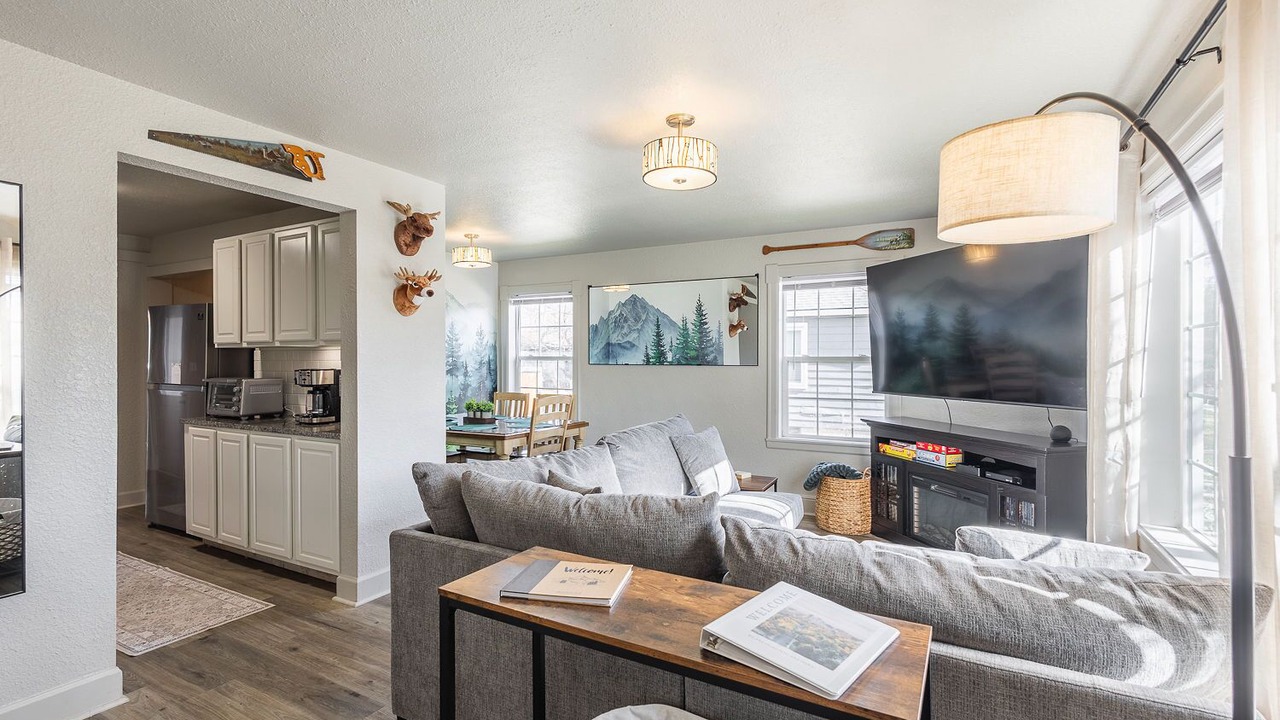 Photo of Livingroom in Depot Bench
