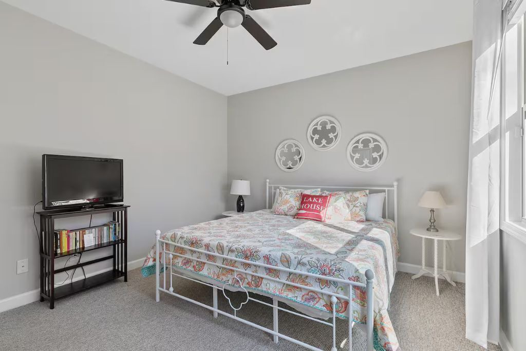 Photo of Bedroom in Woodland Shores