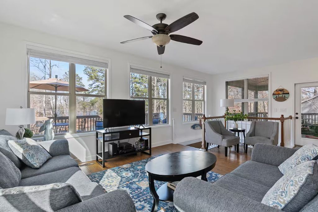 Photo of Livingroom in Woodland Shores