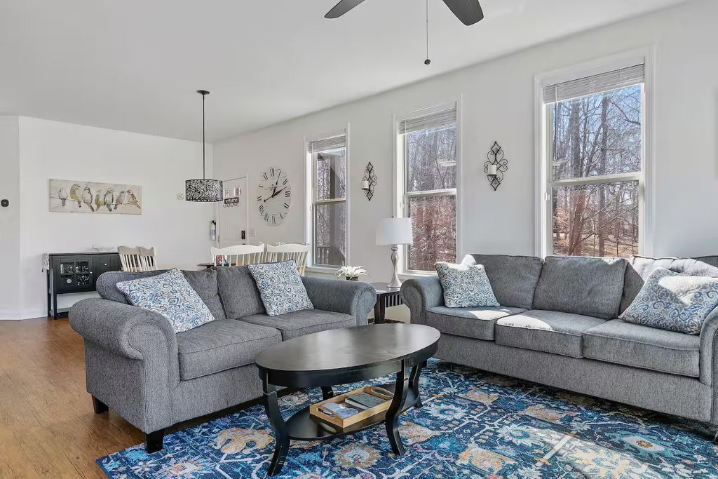 Photo of Livingroom in Woodland Shores