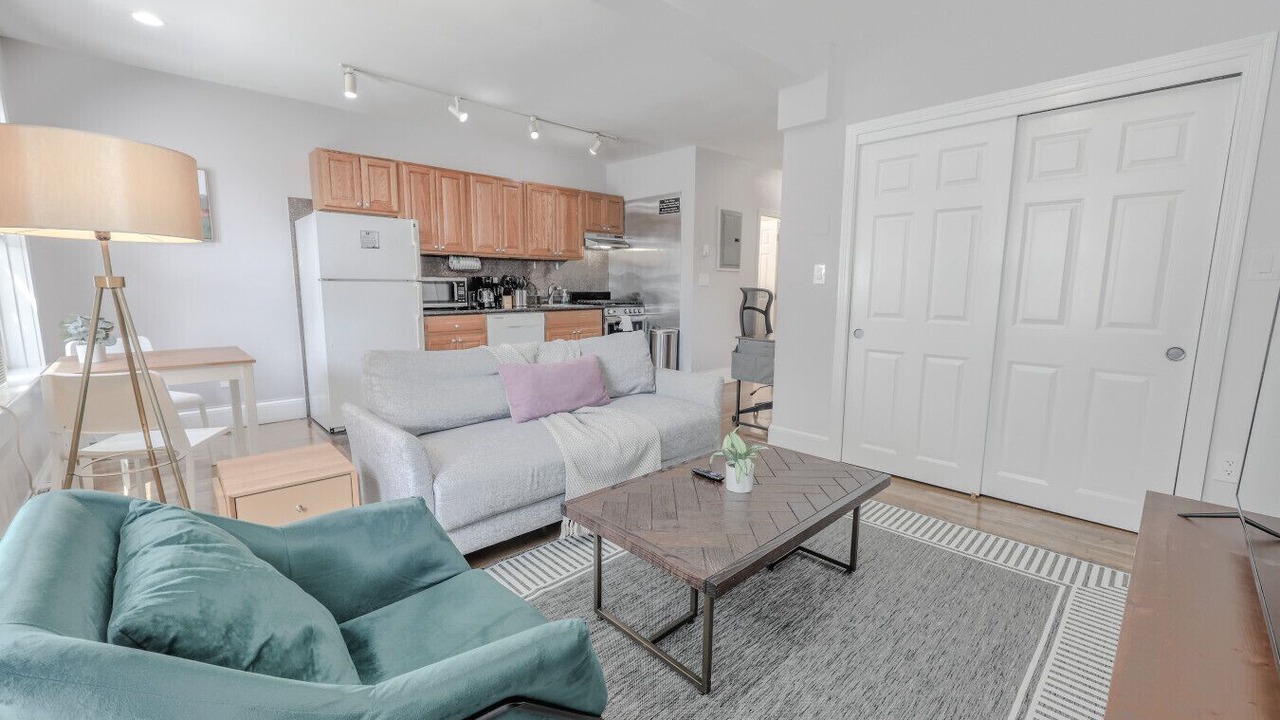 Photo of Livingroom in Downtown Boston