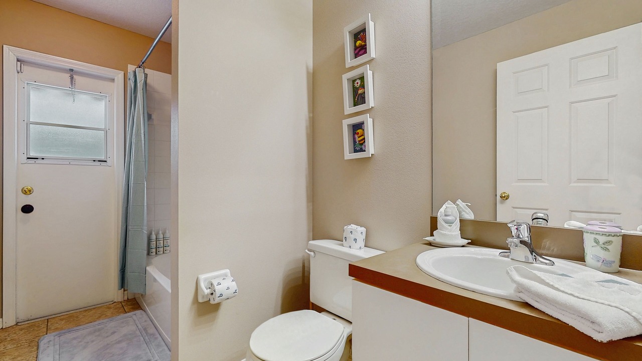 Photo of Bathroom in Crescent Lakes