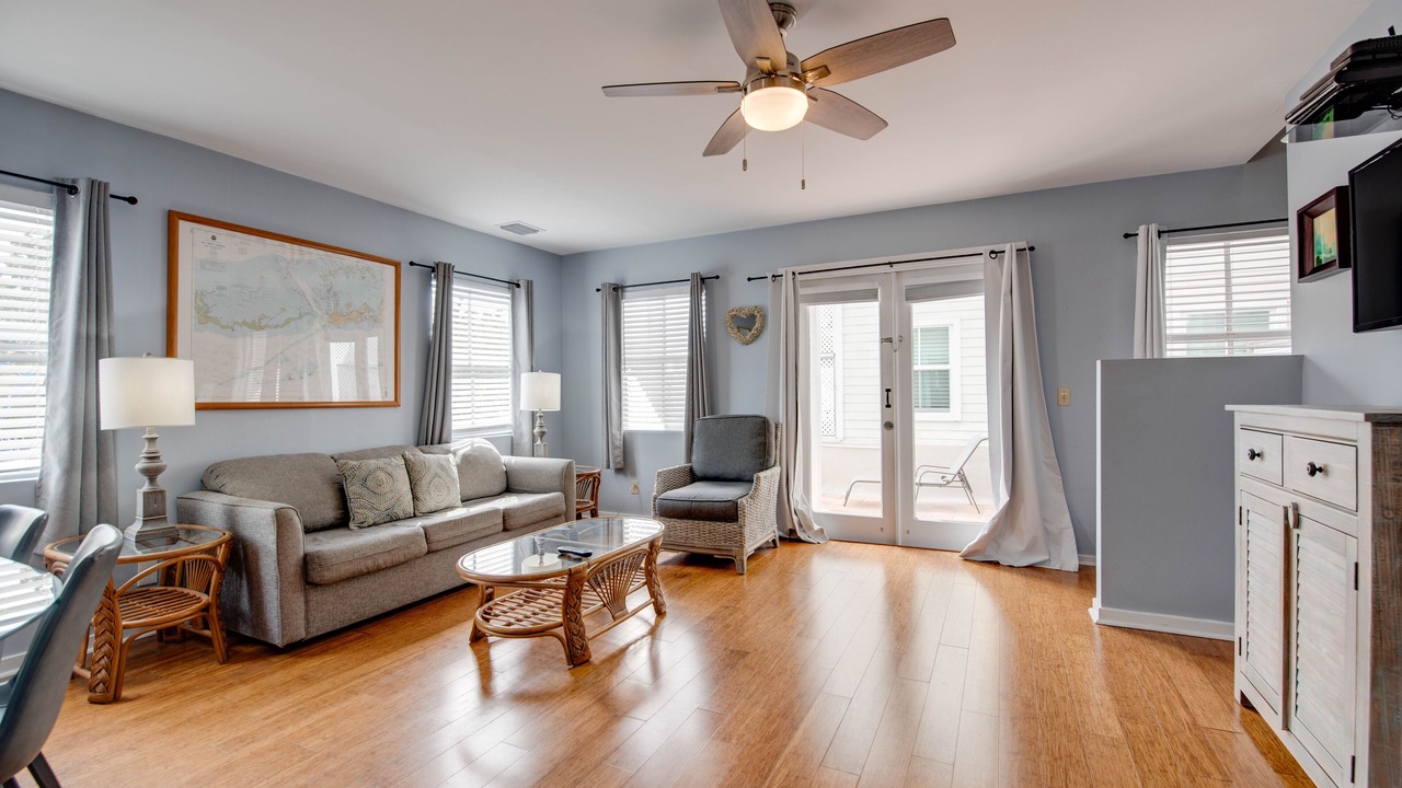 Photo of Livingroom in Uptown - Upper Duval