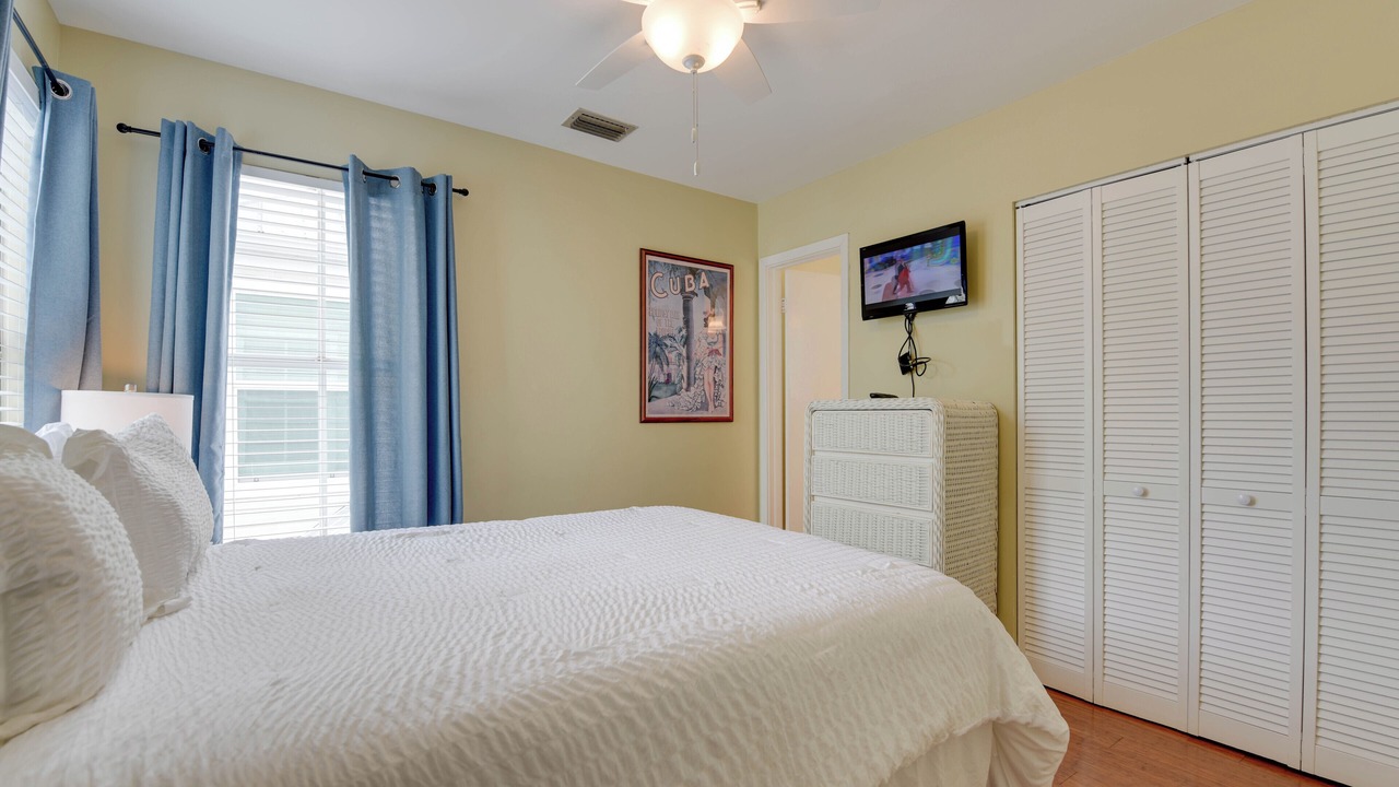 Photo of Bedroom in Uptown - Upper Duval