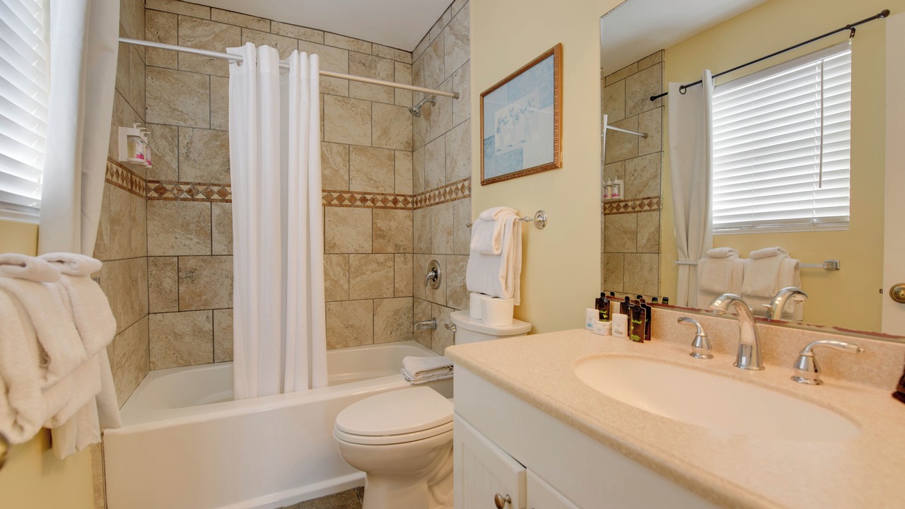 Photo of Bathroom in Uptown - Upper Duval