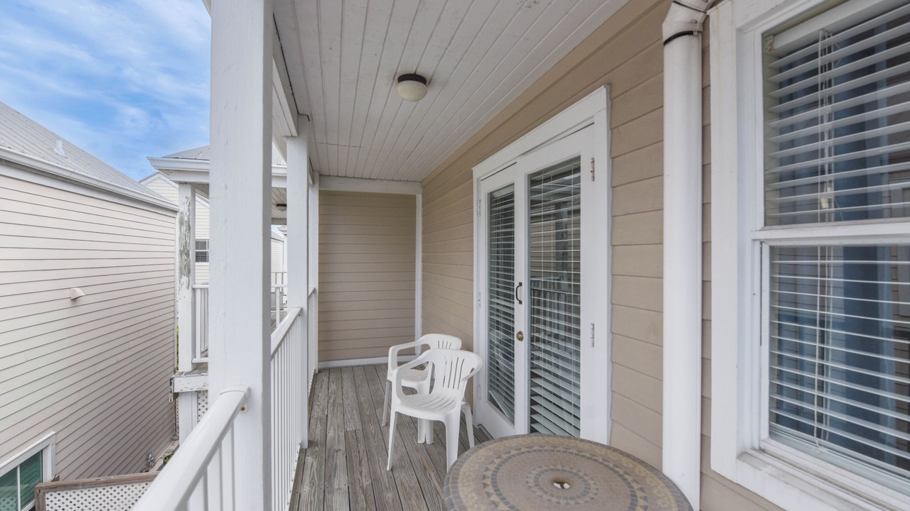 Photo of Outdoor in Uptown - Upper Duval