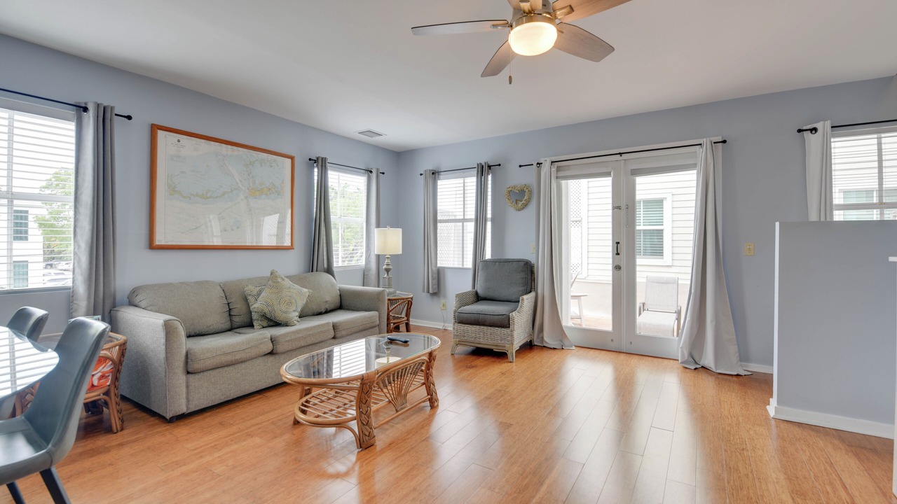 Photo of Livingroom in Uptown - Upper Duval