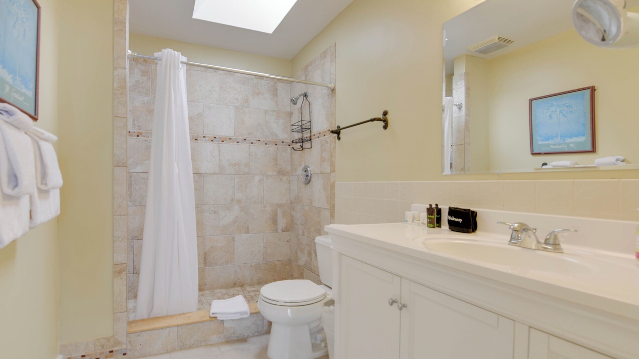 Photo of Bathroom in Uptown - Upper Duval