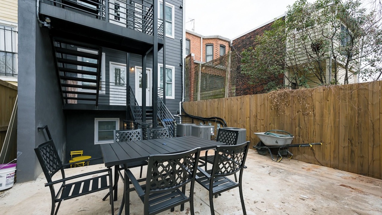 Photo of Outdoor in Barney Circle