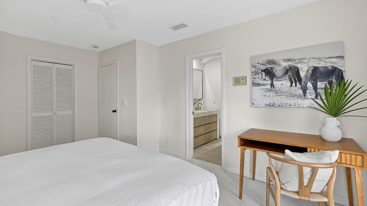 Photo of Bedroom in Country Club Estates