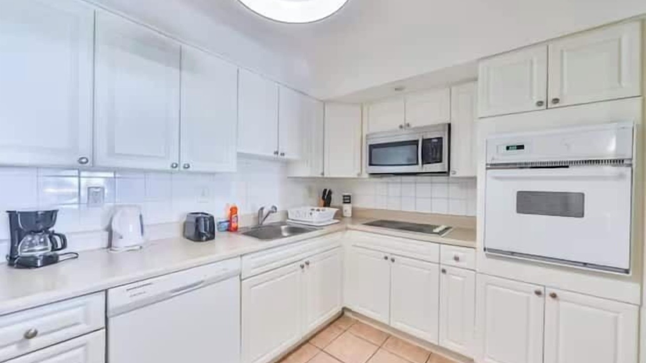 Photo of Kitchen in Golden Beach