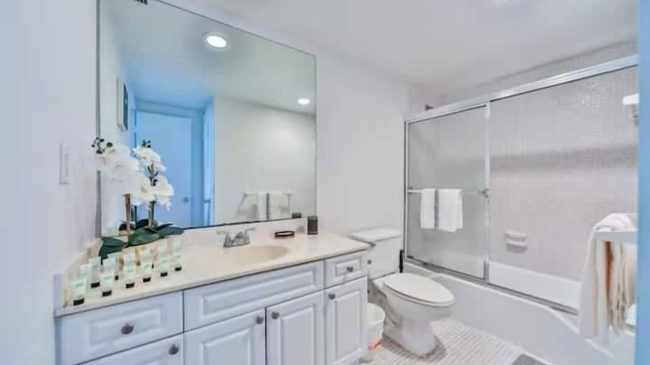 Photo of Bathroom in Golden Beach