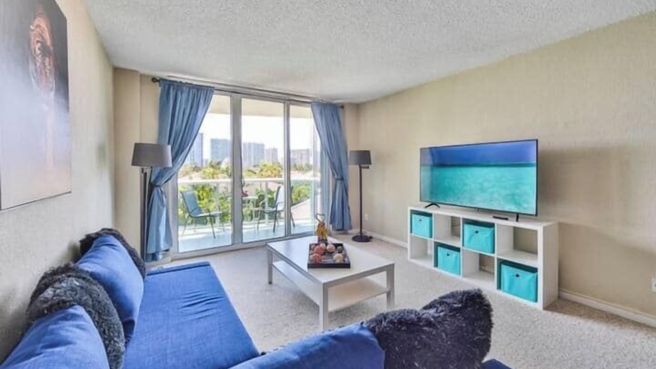 Photo of Livingroom in Golden Beach