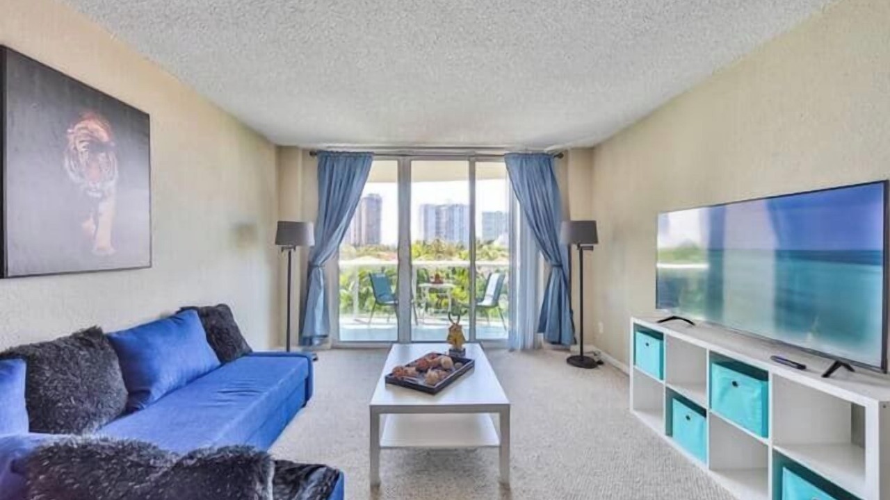 Photo of Livingroom in Golden Beach
