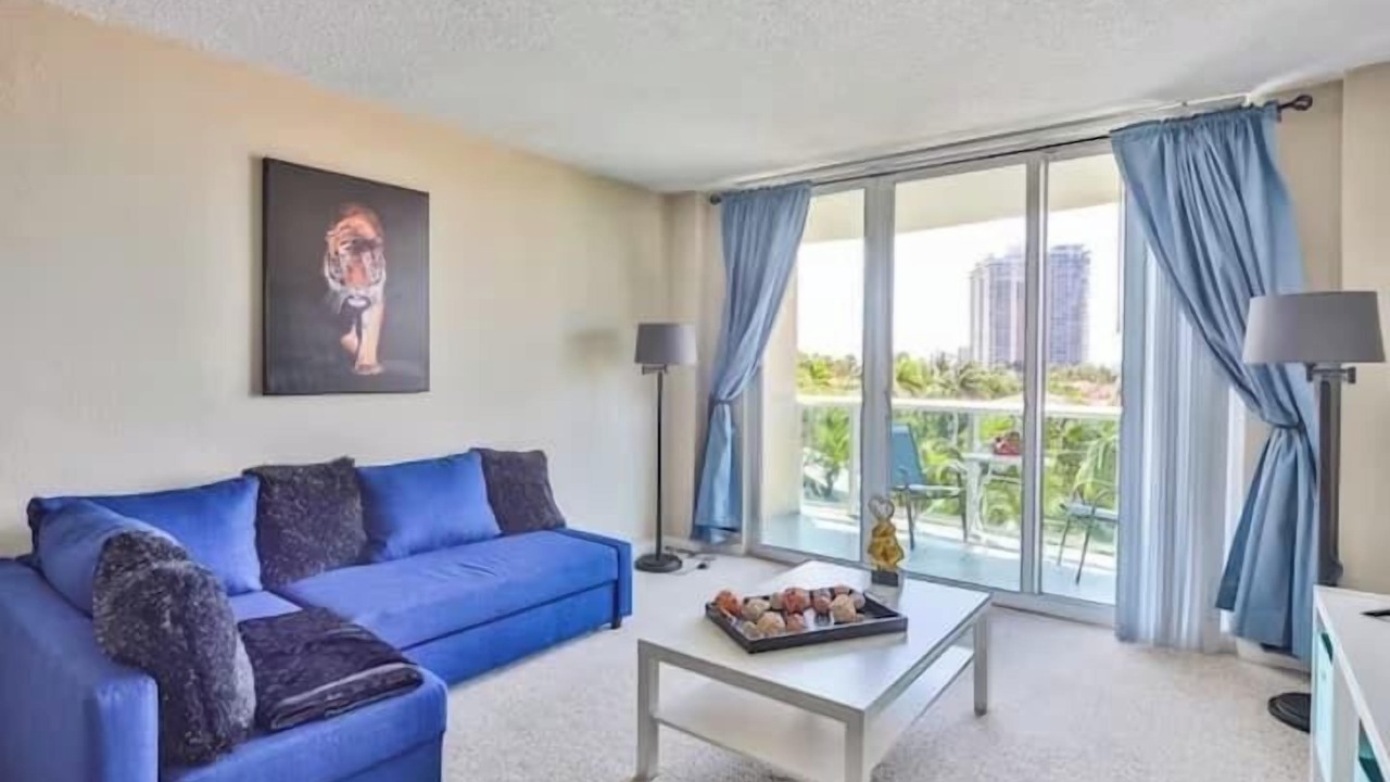 Photo of Livingroom in Golden Beach