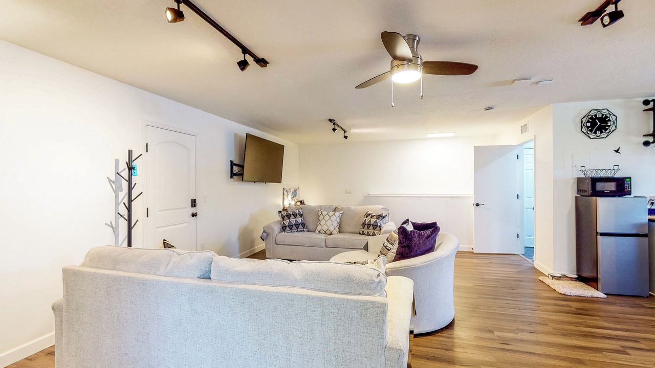 Photo of Livingroom in Goldenrod