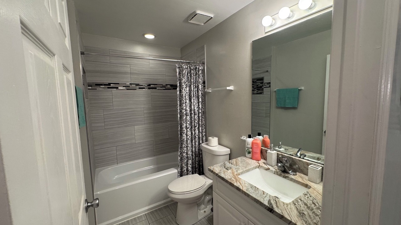 Photo of Bathroom in Diplomat
