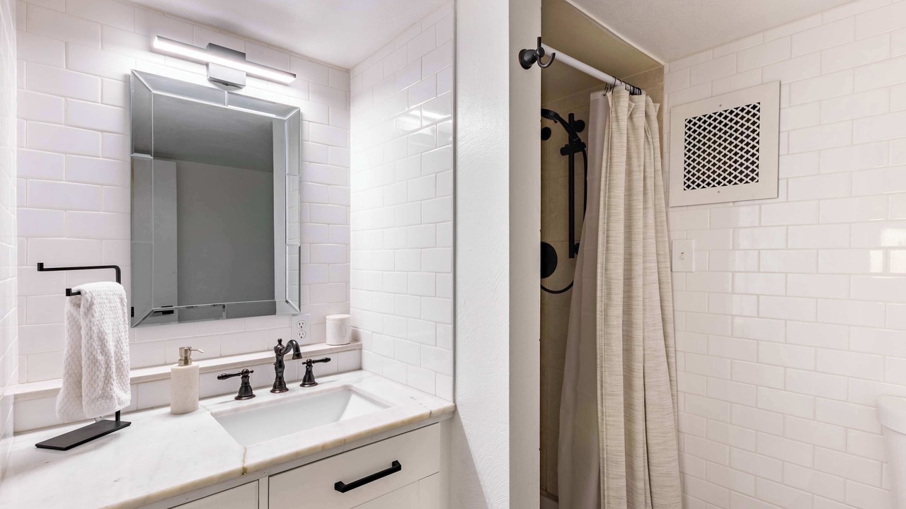 Photo of Bathroom in Depot Bench