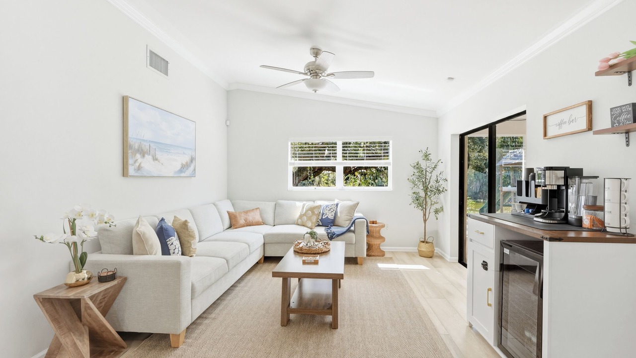 Photo of Livingroom in Lake Sarasota