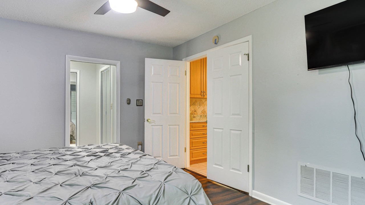 Photo of Bedroom in North Bay Hills