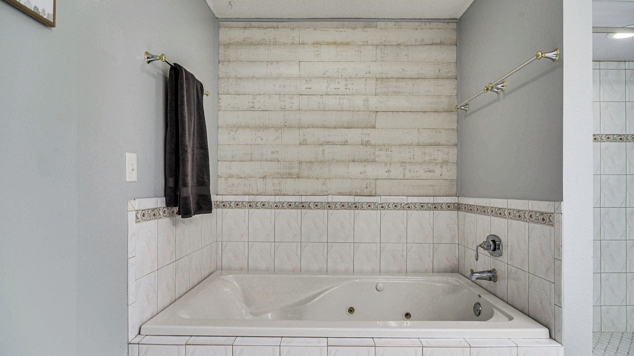 Photo of Bathroom in North Bay Hills