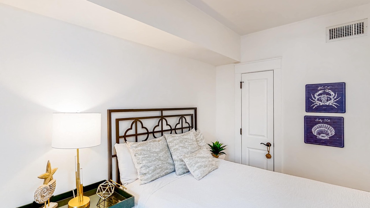 Photo of Bedroom in Baytowne Wharf