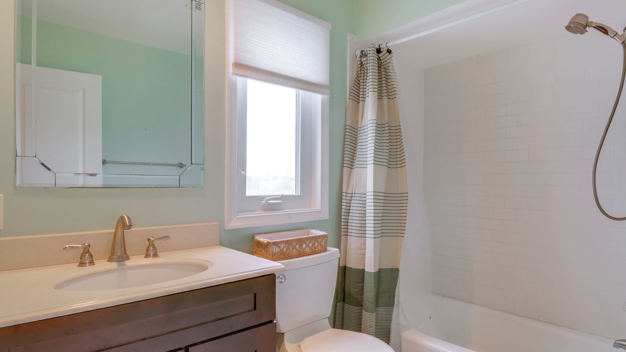 Photo of Bathroom in Willoughby Spit