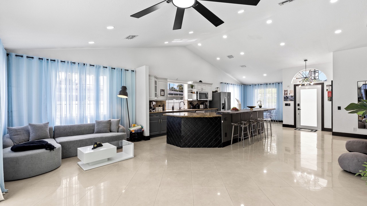 Photo of Livingroom in Edgewood