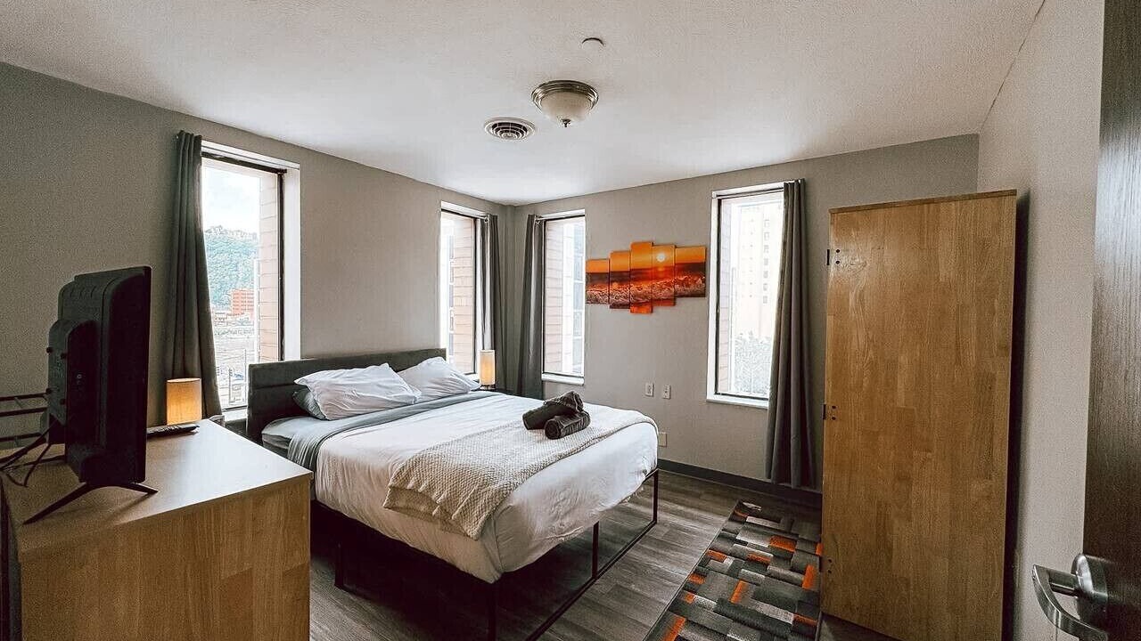 Photo of Bedroom in Downtown Pittsburgh